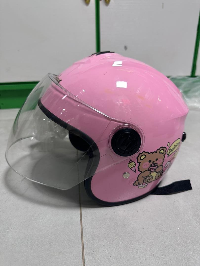 Baby's adjustable strap helmet