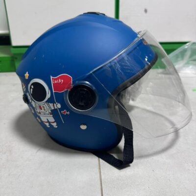 Baby’s  adjustable strap  helmet