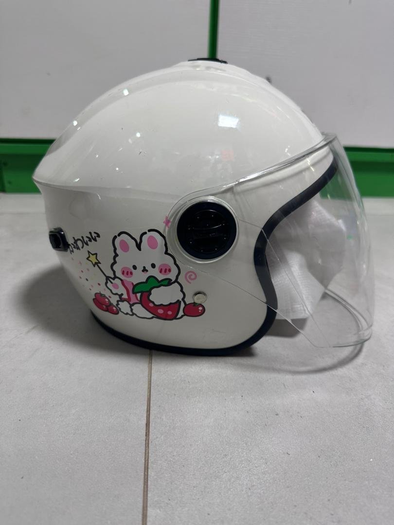 Baby's adjustable strap helmet - Image 3