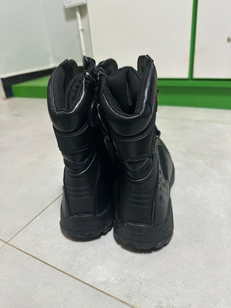 Delta Coroura Lace-up compact shoe - Image 2