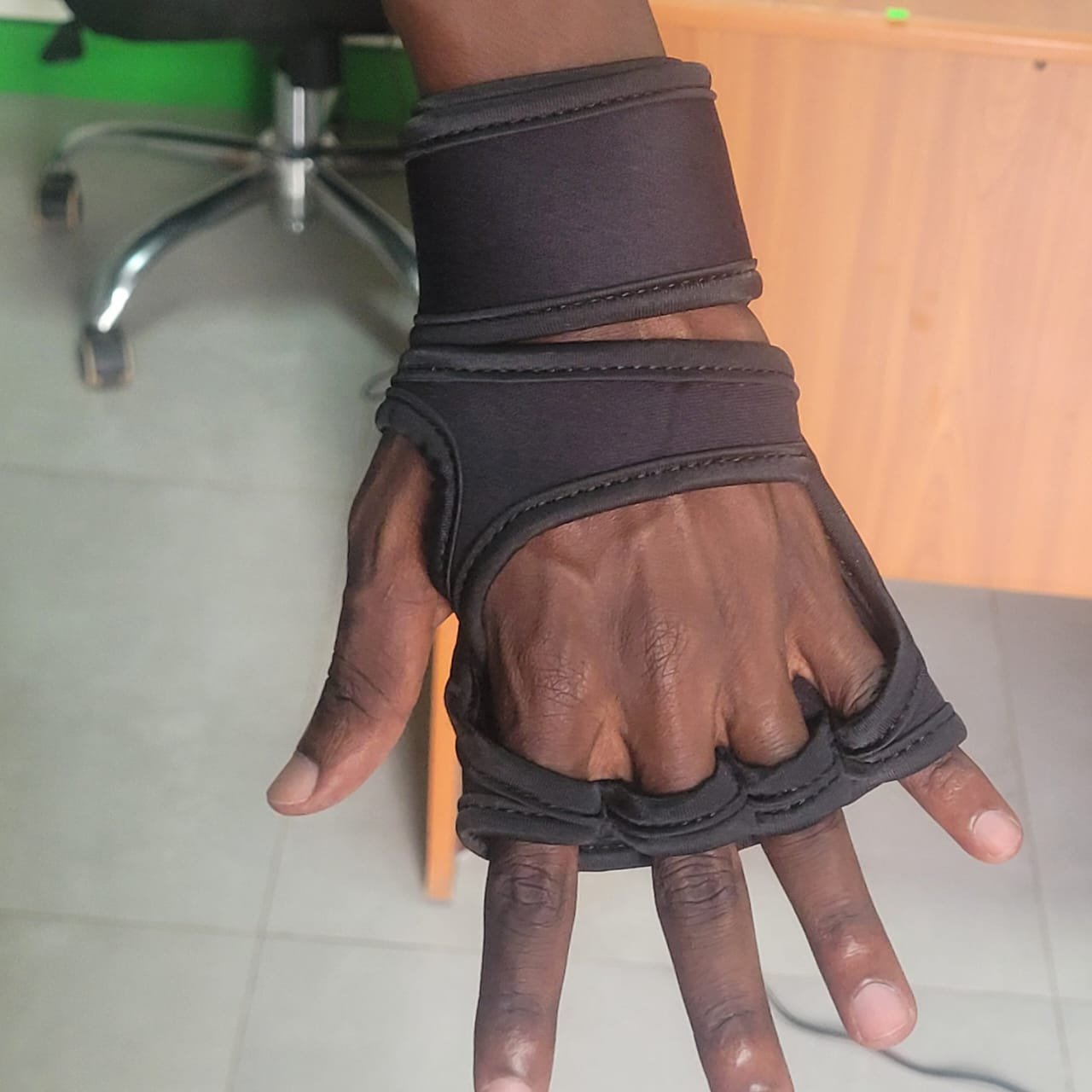 Palm Grip Gym Gloves - Image 3