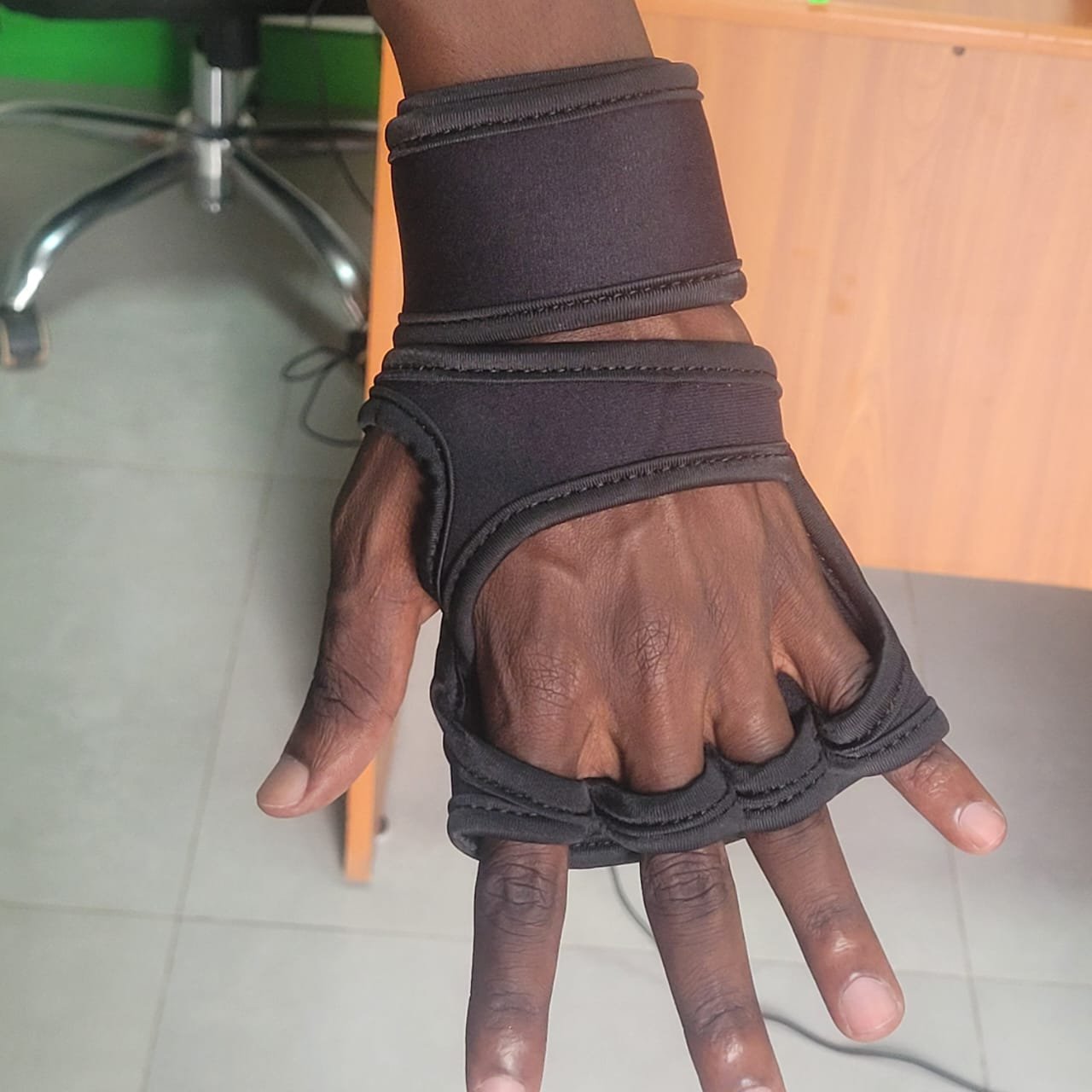 Palm Grip Gym Gloves - Image 5