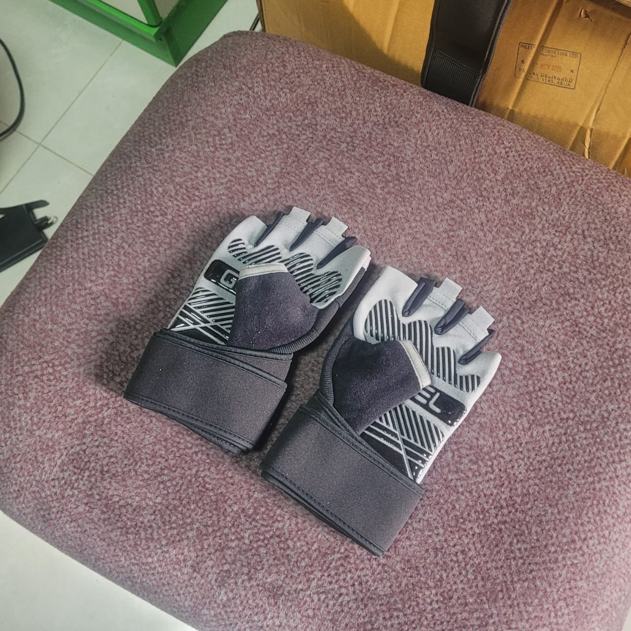 Pro Gel Fitness Glove - Image 9