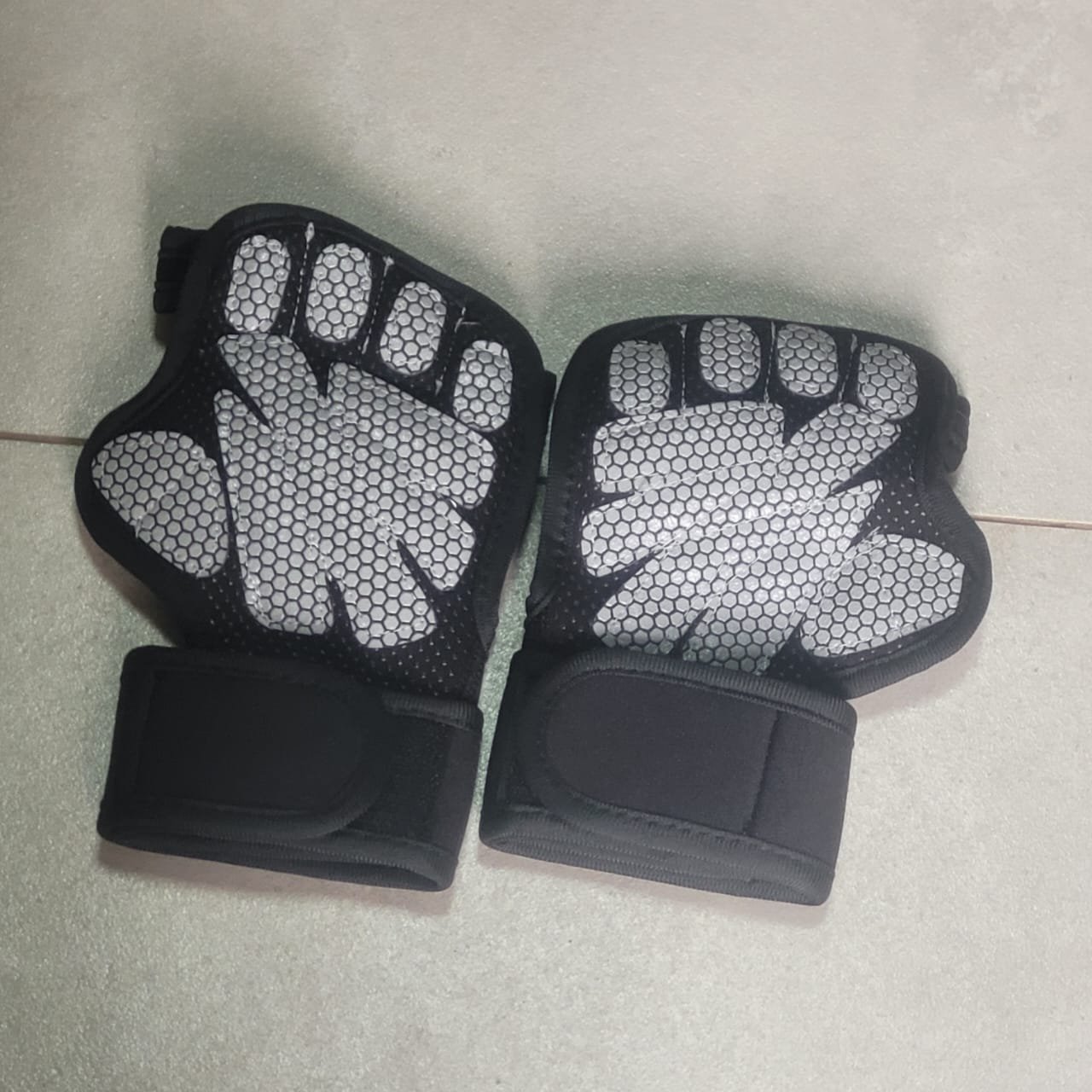 Wellgetfit Gym Gloves - Image 2