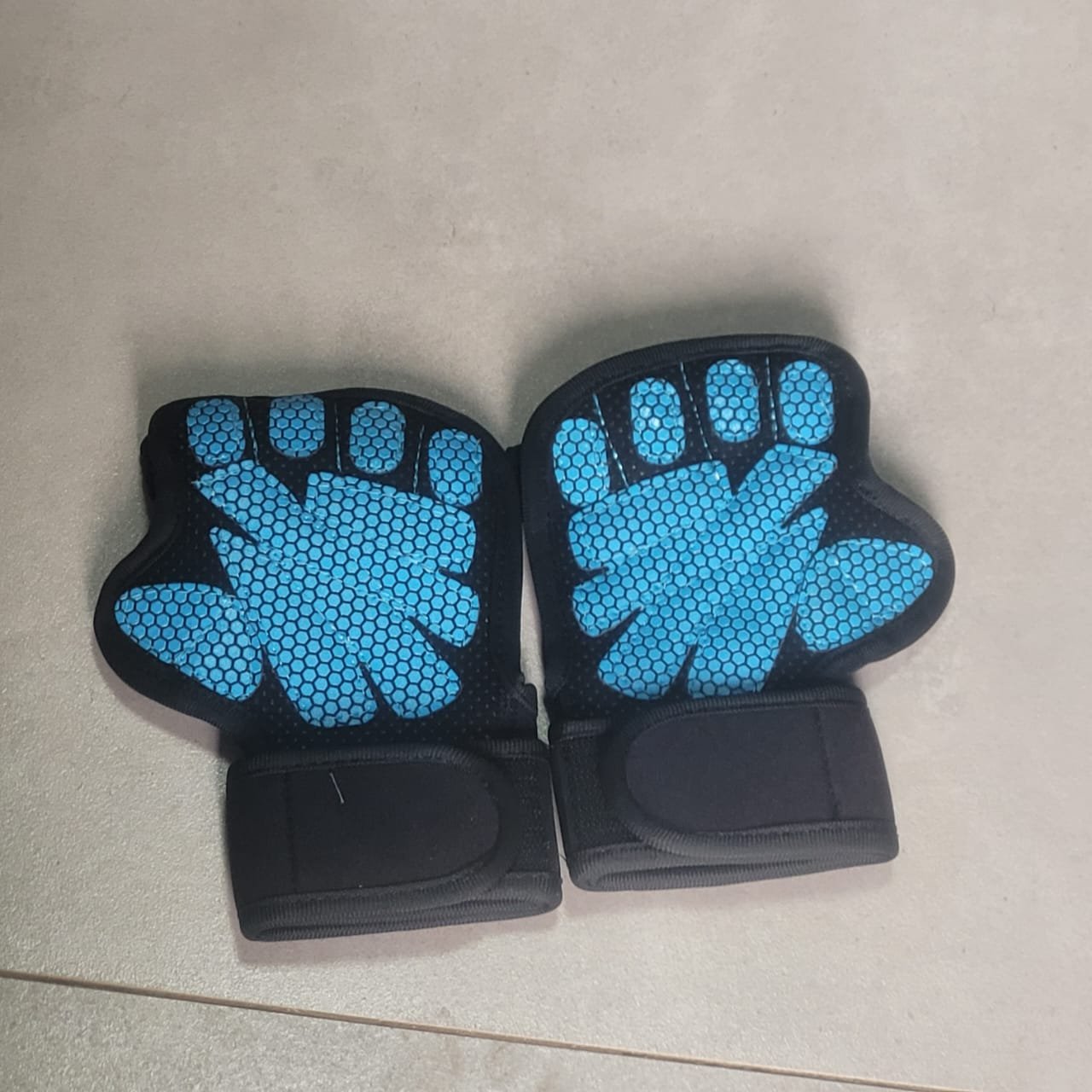 Wellgetfit Gym Gloves - Image 5